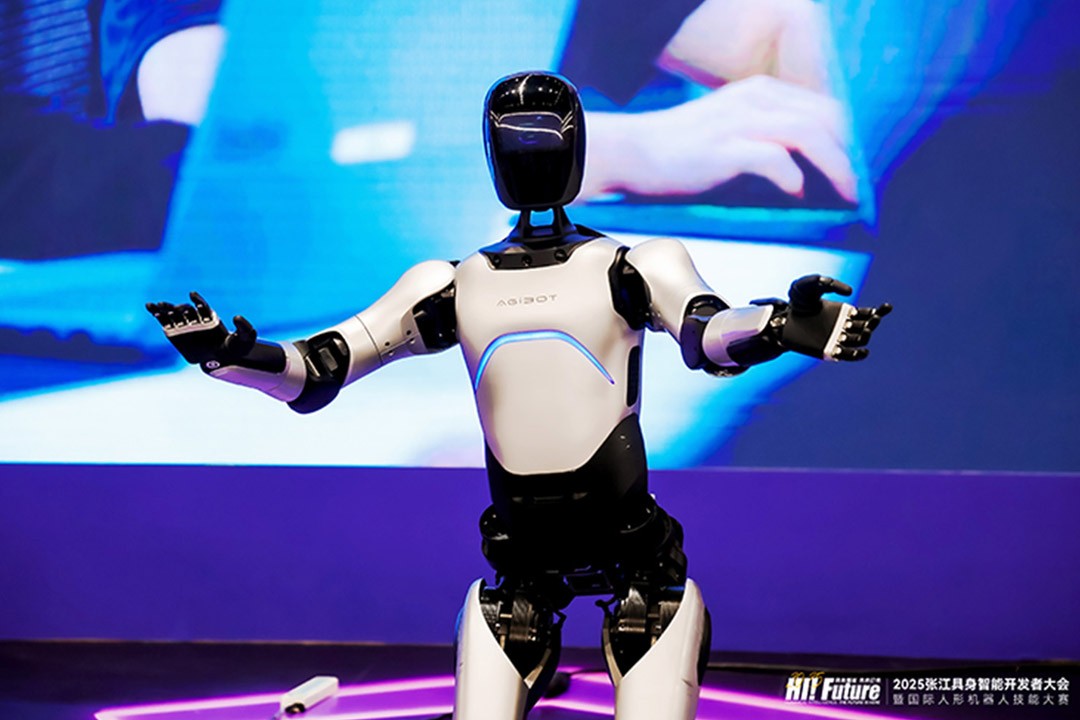 333体育远征A2成全球首个同时拥有中美欧认证的人形机器人